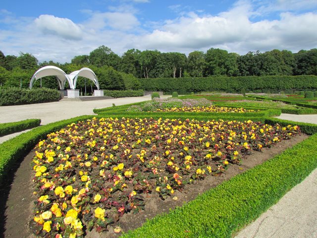 Large Parterre